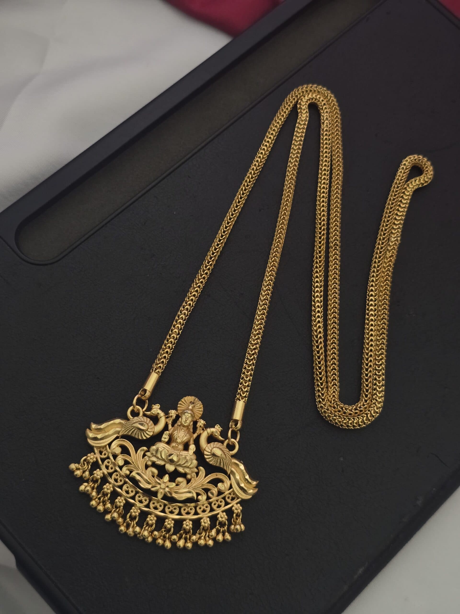 Premium foaming 32inch Lakshmi dollar chain