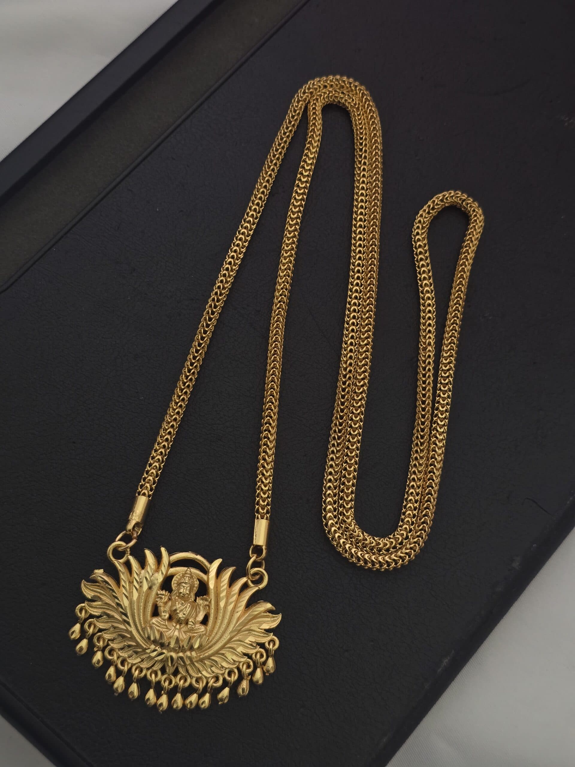 Premium foaming 28inch Lakshmi dollar chain