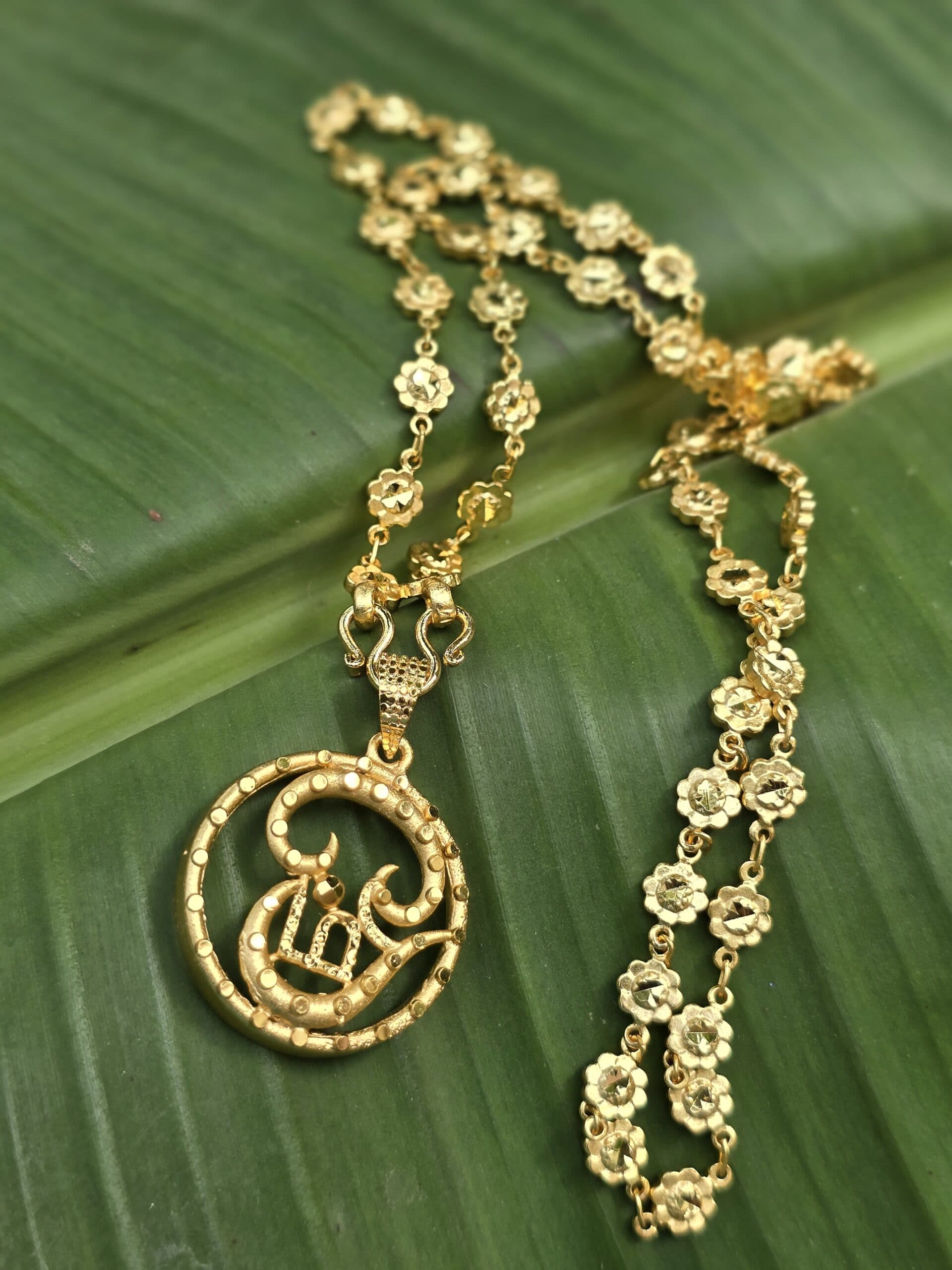 28 inches om dollar chain