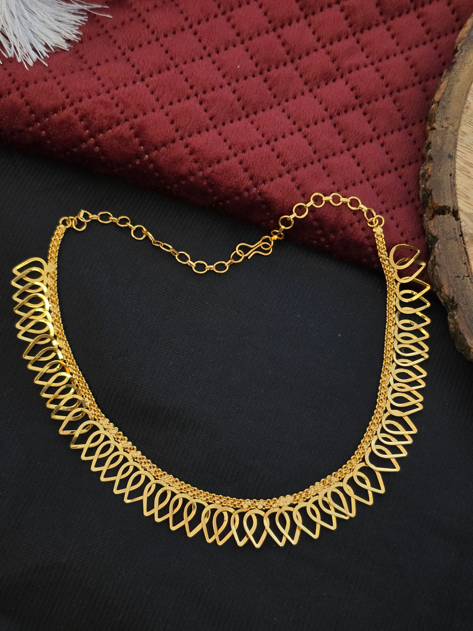 Premium foaming plain necklace