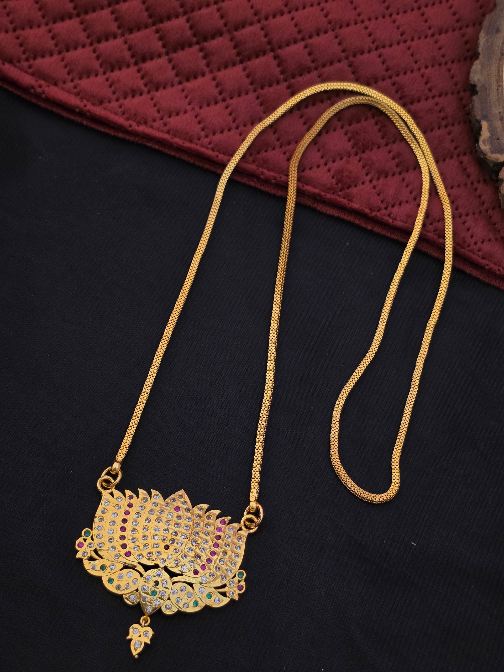 Premium Foaming Lotus Dollar Chain 32 Inch
