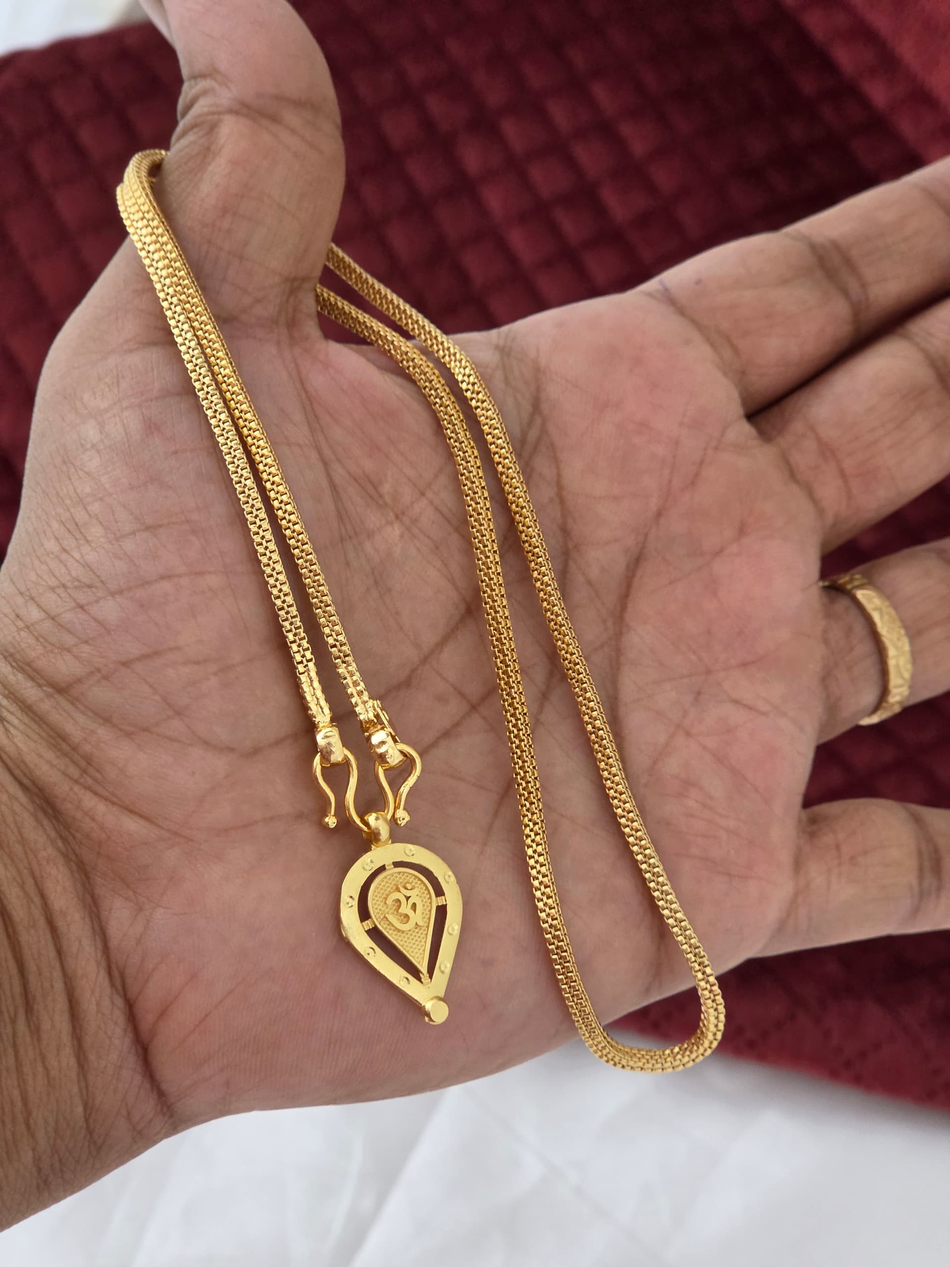 Premium foaming 18 inch swastik oneday offer dollar chain