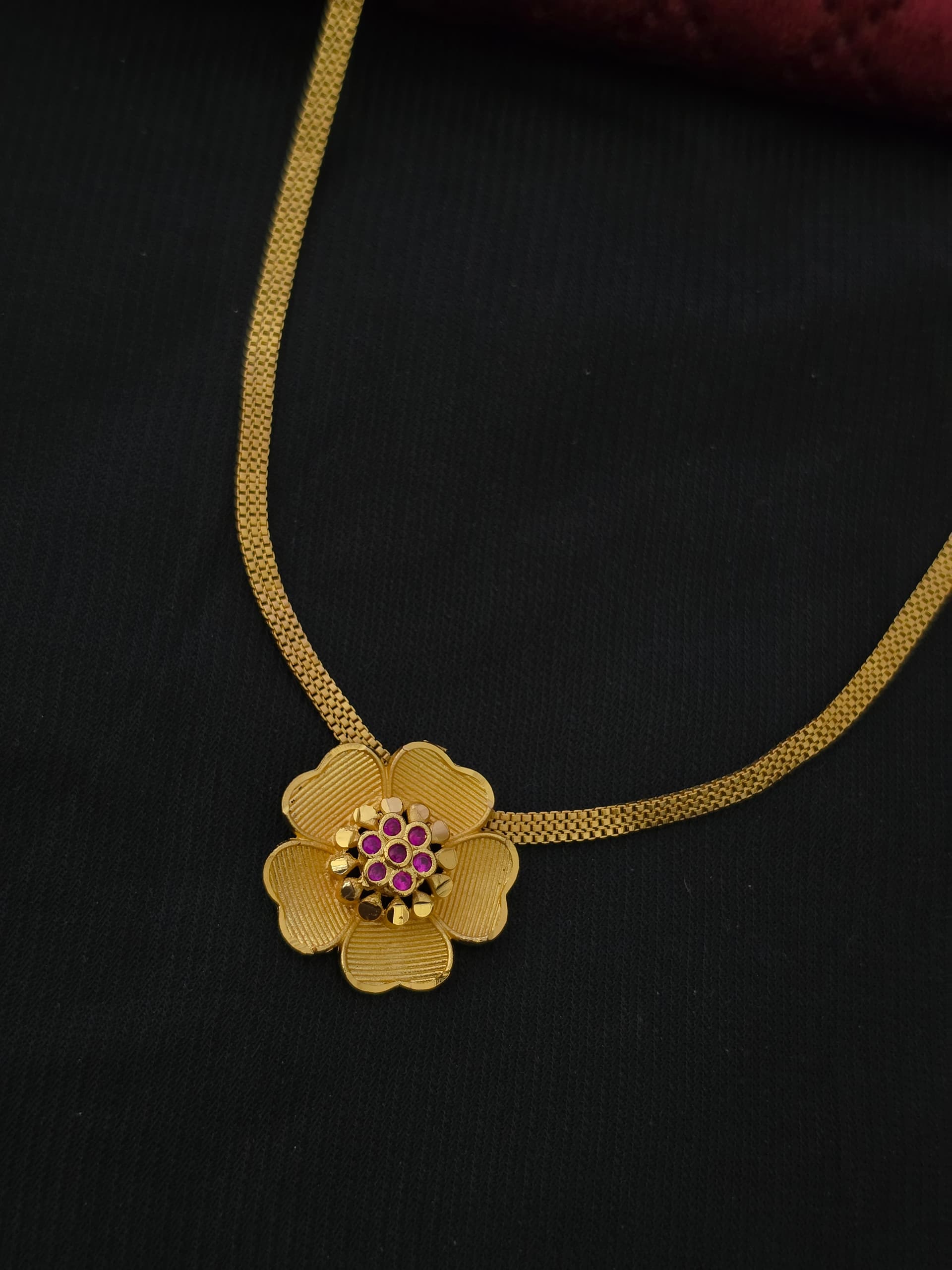 Premium foaming ruby stone flower neckace